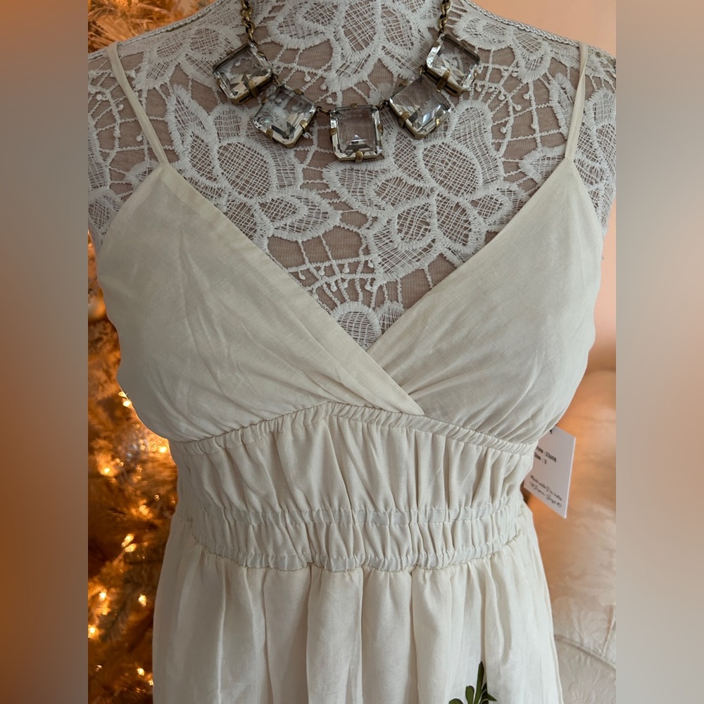 Elegant Cream Maxi Dress with Palm Tree Design - Picture 2 of 16